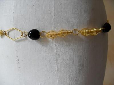 Ceinture-bijou dorée à spirales