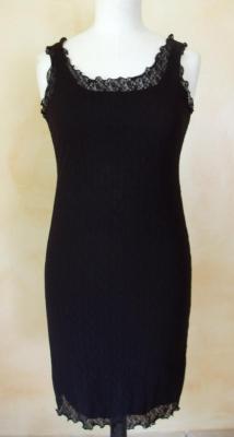 robe en voile noire. vue de devant