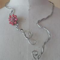 collier parrure fleur strass rose