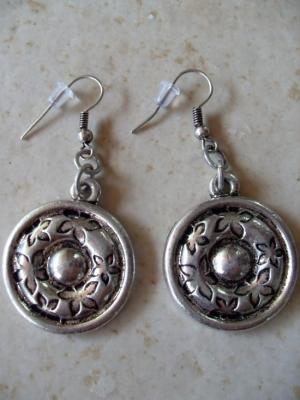 Boucles d'oreilles rondes métal argenté et motifs fleurs