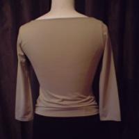 T-shirt stretch beige brodé de perles. Vue de dos