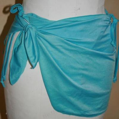 Maillot de bain turquoise et métal et son paréo.