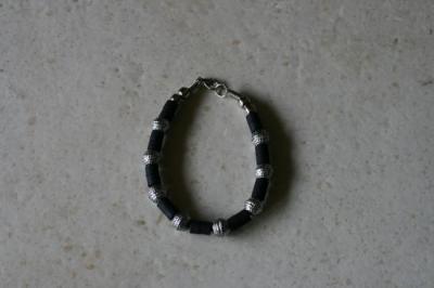 Parure homme noir et métal argenté, collier-bracelet.
