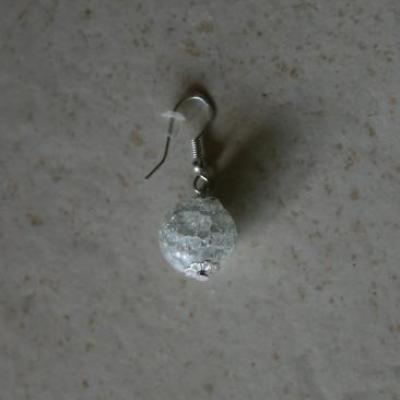 Boucles d'oreilles argent et boules de verre craquelé.