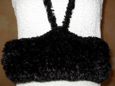 Manchon fausse fourrure noire.