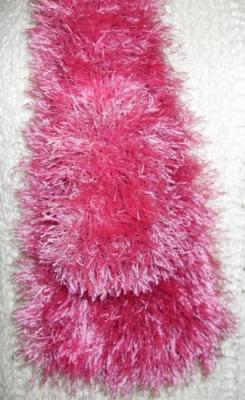 Echarpe fausse fourrure rose.