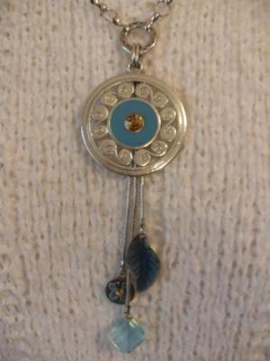 Collier émail bleu-pampilles