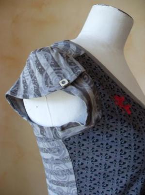 Tee-shirt TULIP gris.