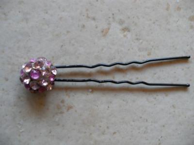 Epingles cheveux boule de strass rose.