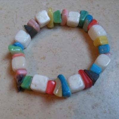 Bracelet nacre multicolore.