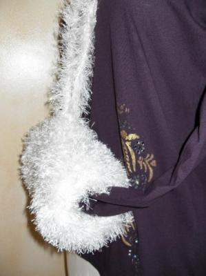 Manchon fausse fourrure blanche.