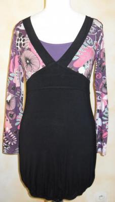 Robe tunique KYLIE, noire et imprimée de Smash.