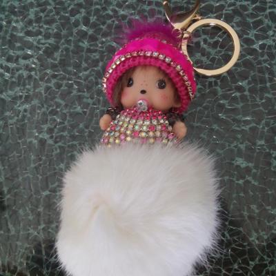 Porte-clé, bijou de sac kiki bonnet laine rose , pompon blanc et strass