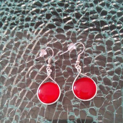 Boucles d'oreilles rondes métal et cabochon rouge