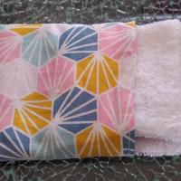 Lingettes démaquillantes petites et multicolore