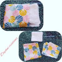 Lingettes démaquillantes multicolores et sa pochette