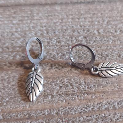 Boucles d'oreilles pendantes, feuilles acier inoxydable