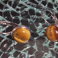 Boucles d'oreilles dormeuses et cabochon oeil du tigre.