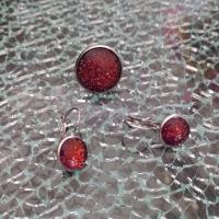 Parure, boucles et bague cabochon de verre rond prune et paillettes