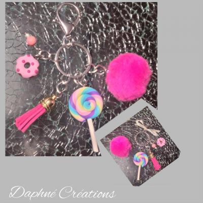 Porte-clés, bijou de sac rose, pompon, perles, donuts et sucette.