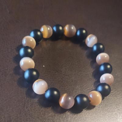 Bracelet homme, en perles naturelles, onyx et œil de chat marron.