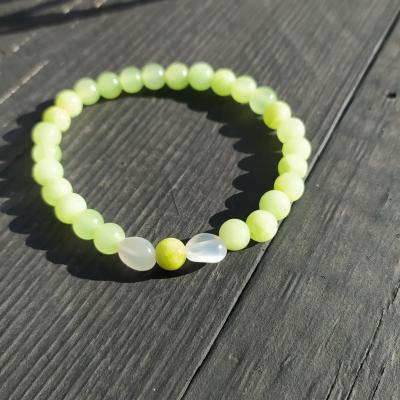 Bracelet en perles naturelles, jade et pierre de lune.