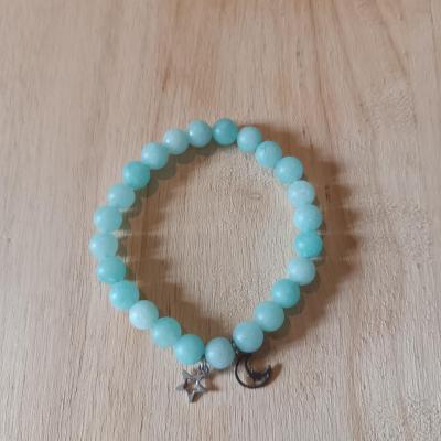 Bracelet en perles naturelles, sa lune et ses étoiles