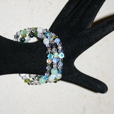 Bracelet pastel, 3 rangs de perles, cristal de swarovski et strass .