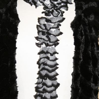 Echarpe frou-frou noire, grise, blanche, laine ruban.