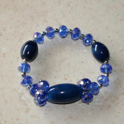 Bracelet bleu, perles, cristal de swarovski et porcelaine.