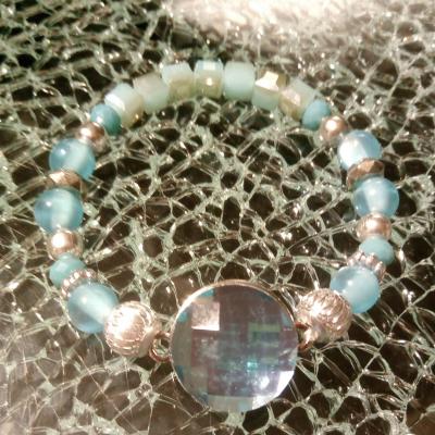 Bracelet bleu, perles et cabochon pression