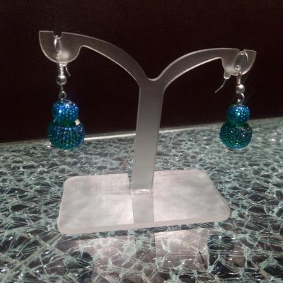 Boucles d'oreilles pendantes, bleu, effet strass.