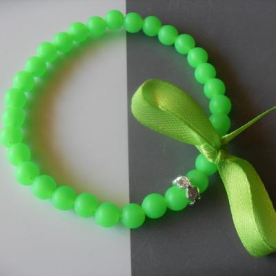 Bracelet  perles fluo, strass et ruban.