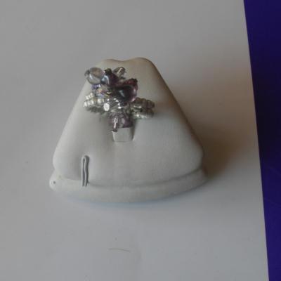 Bague multi-rangs, perles ton violet et cristal de swarovski.