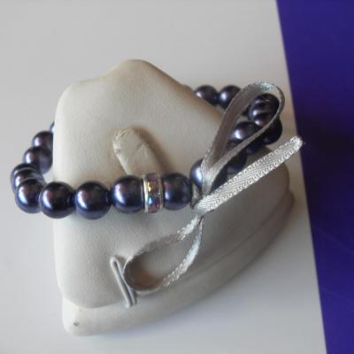 Bracelet perles nacrées, strass et ruban.