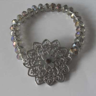 Bracelet perles en cristal de swarovski grise et fleur métal.