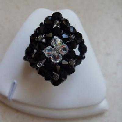 Bague losange cristal swarovski noire et blanche.