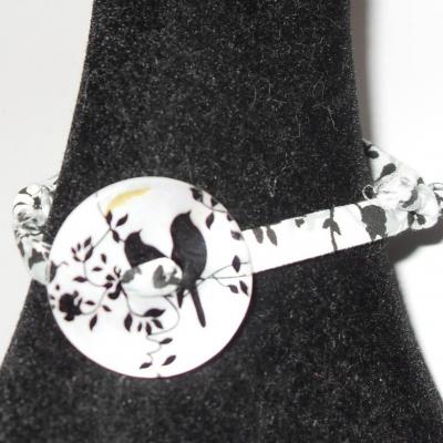 Bracelet tissu liberty et bouton nacre blanc-noir.