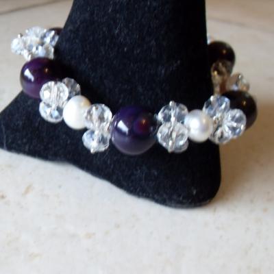 Bracelet bleu-violet, perles  et cristal de swarovski.