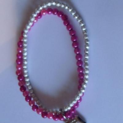 Bracelet 2 rangs rose-argenté et sa breloque tête de mort.