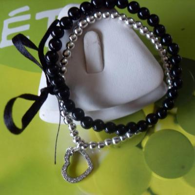 Bracelet noir-argenté perles, ruban et son charm's coeur strass
